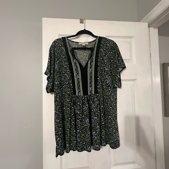 Michael Kors Tops - Michael Kors Floral Green Blouse EUC 1X